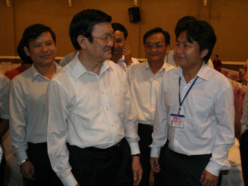 Chủ tịch nước Trương Tấn Sang tiếp xúc cử tri quận 4 - TPHCM sáng 18-10 (Ảnh: Người lao động)